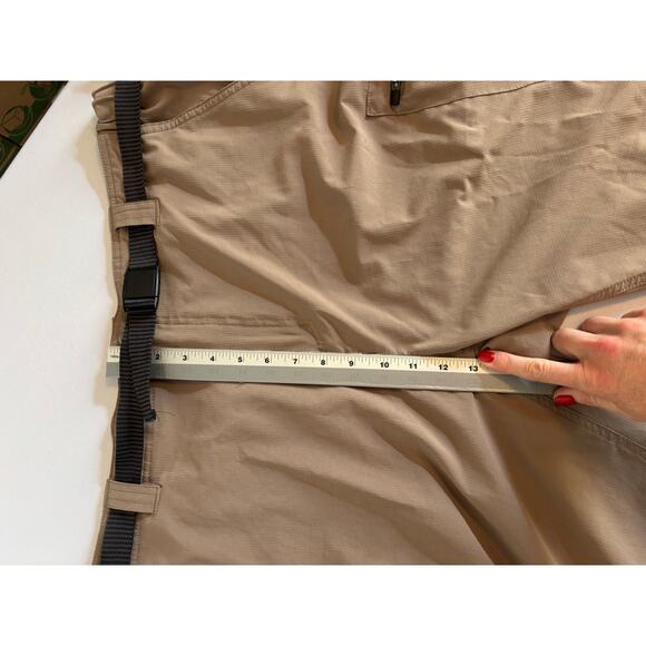 Gerry Men's Tan Cargo Hiking Shorts 40 Stretch Travel Outdoors Lightweight - Picture 8 of 10